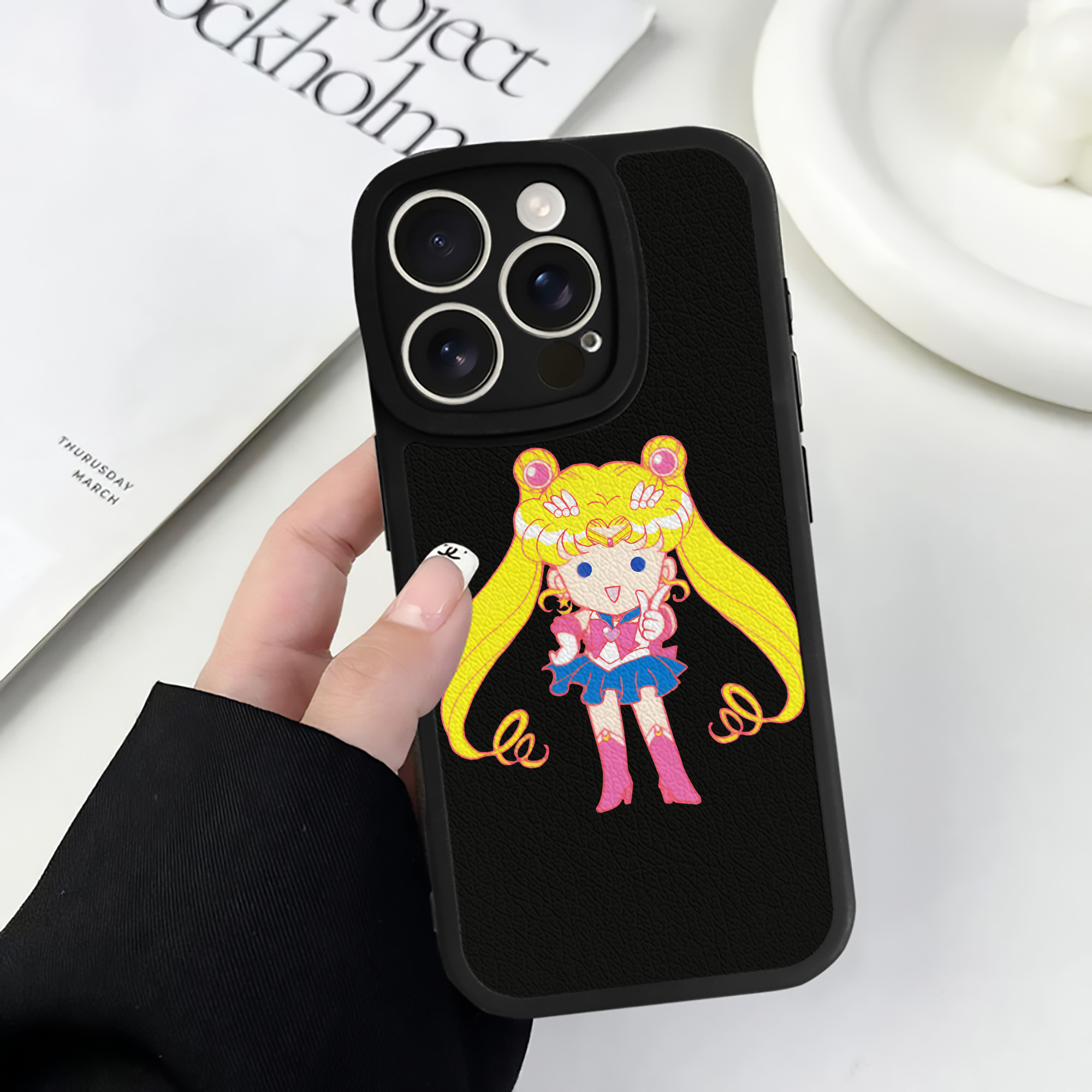 （画像用） 美少女戦士セーラームーン 月野 うさぎ つきの うさぎ Sailor Moon Tsukino Usagi 【iPhone 16シリーズ対応】シリコンスマホケース（レザー調） 材質：シリコン
